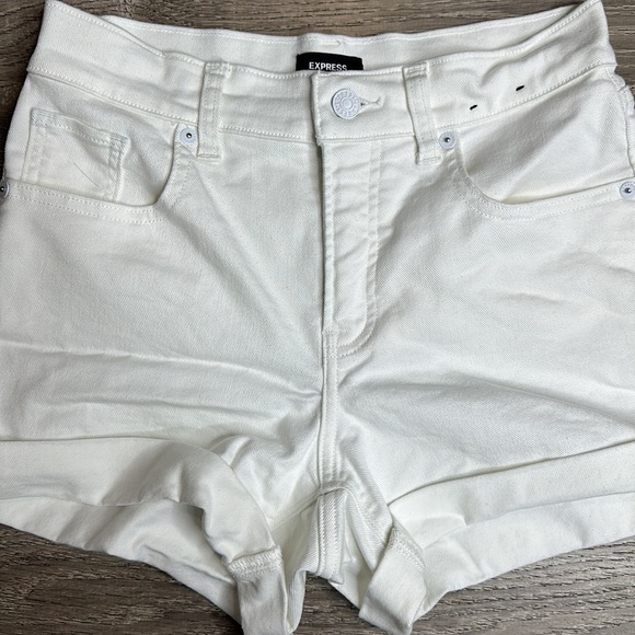 Express Women’s Shortie Mid-Rise White Convertible Hem Jean Shorts Sz 0 - Picture 2 of 10